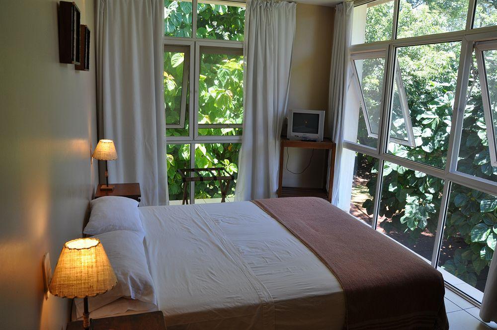 Iguazu Inn Hostel Пуэрто-Игуасу Экстерьер фото