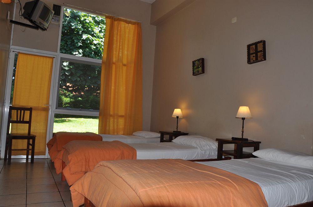 Iguazu Inn Hostel Пуэрто-Игуасу Экстерьер фото