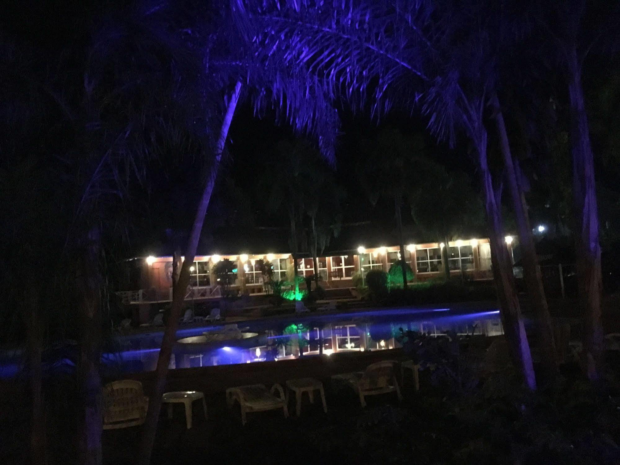 Iguazu Inn Hostel Пуэрто-Игуасу Экстерьер фото