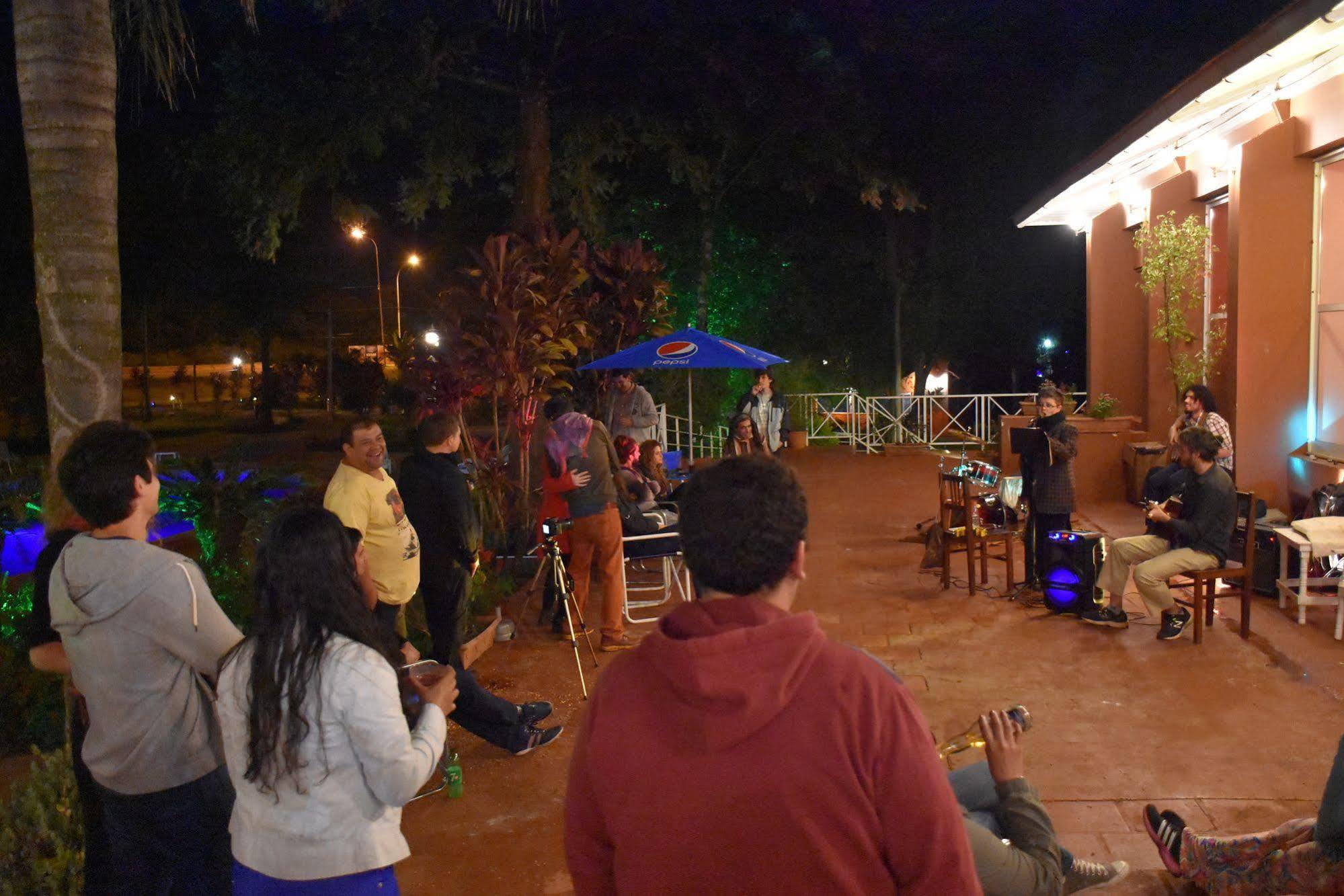 Iguazu Inn Hostel Пуэрто-Игуасу Экстерьер фото