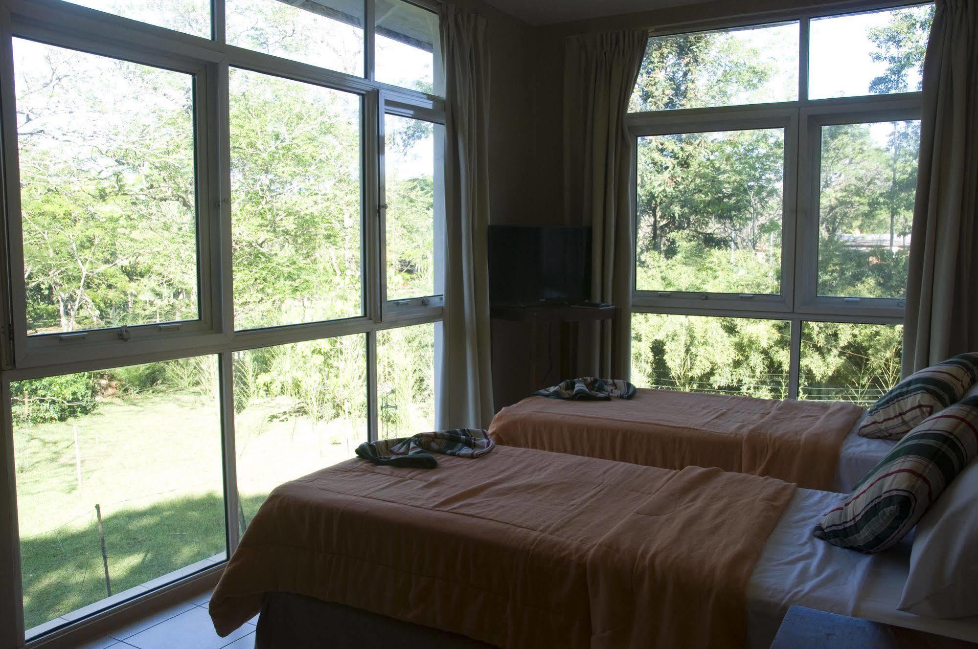 Iguazu Inn Hostel Пуэрто-Игуасу Экстерьер фото