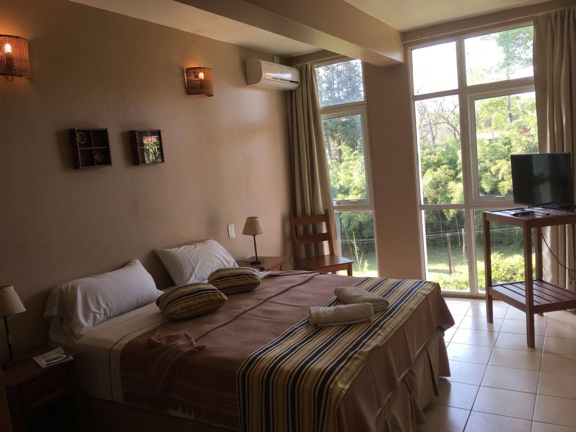Iguazu Inn Hostel Пуэрто-Игуасу Экстерьер фото