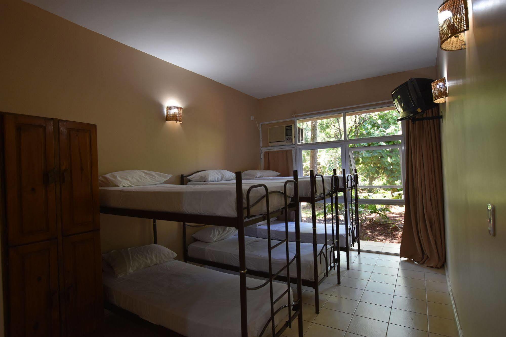 Iguazu Inn Hostel Пуэрто-Игуасу Экстерьер фото
