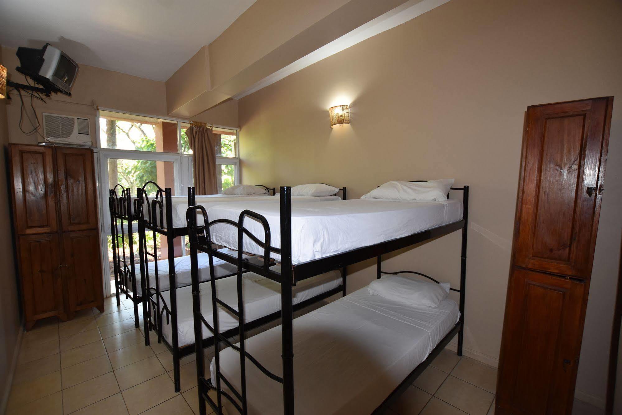 Iguazu Inn Hostel Пуэрто-Игуасу Экстерьер фото