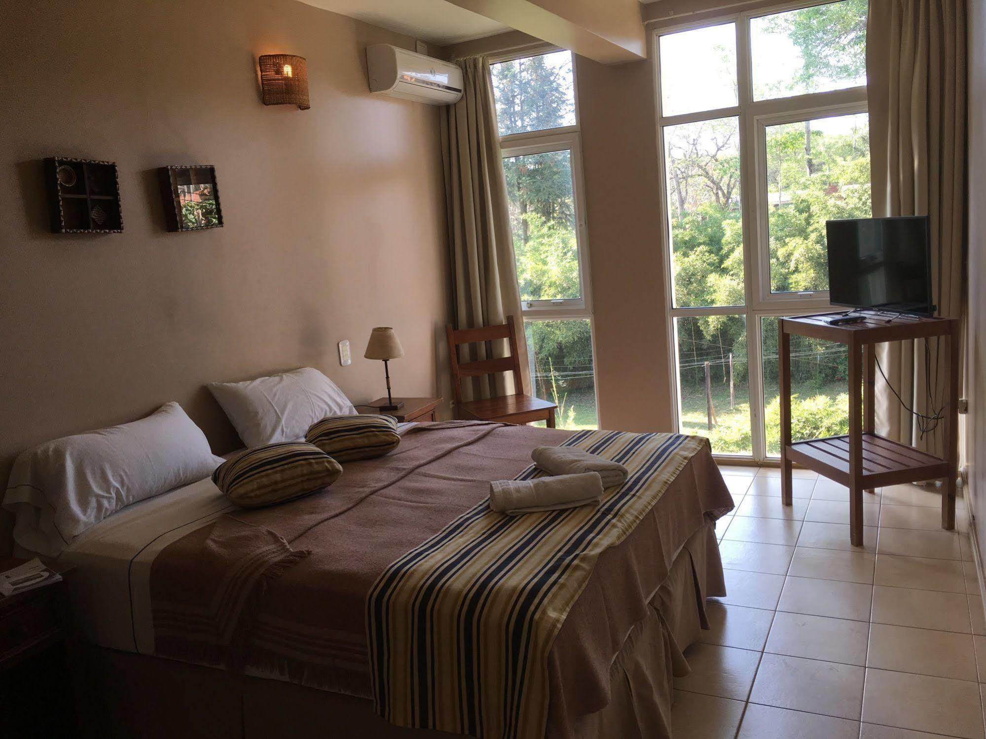 Iguazu Inn Hostel Пуэрто-Игуасу Экстерьер фото